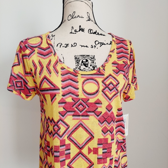 NWT LulaRoe Classic T Aztec Geometric Top Short Sleeve XS - Picture 3 of 5